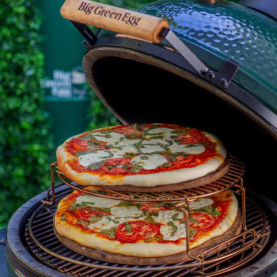 Big Green Egg grill with two pizzas